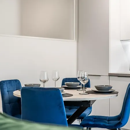 The Hertfordshire Hideaway - Entire Apartment - Free Parking - 2 Bedroom 2 Bathroom - 20Minutes Into London Potters Bar Exterior photo