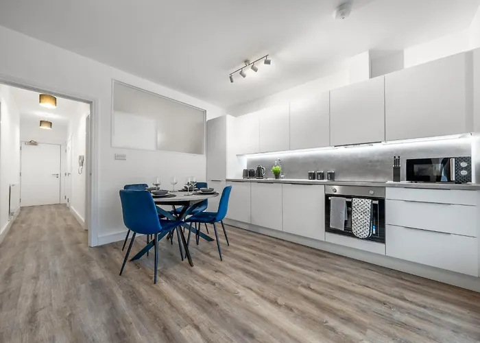 The Hertfordshire Hideaway - Entire Apartment - Free Parking - 2 Bedroom 2 Bathroom - 20Minutes Into London