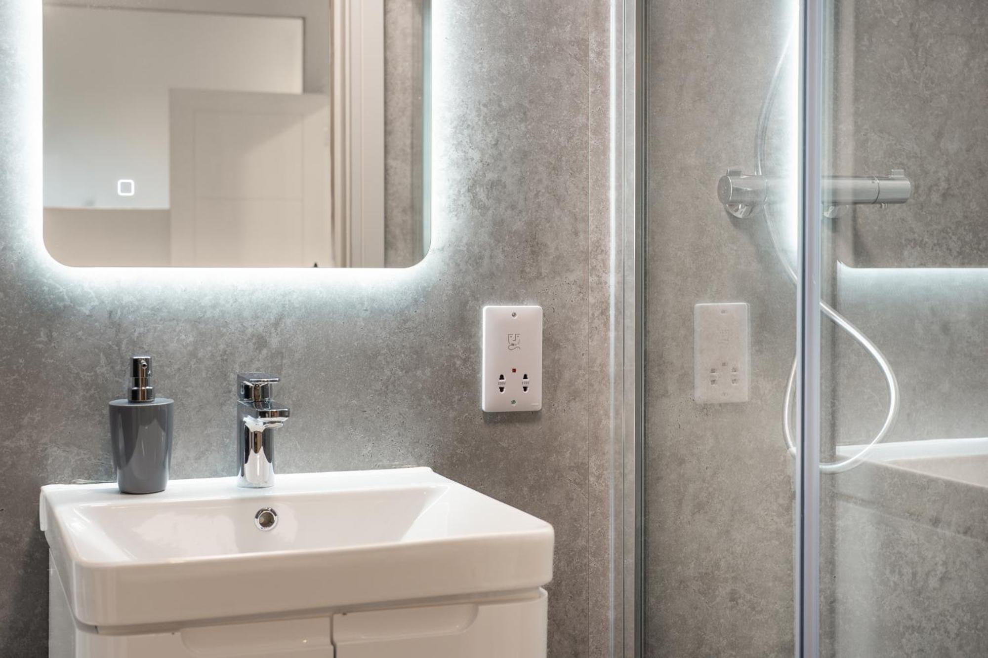 The Hertfordshire Hideaway - Entire - Free Parking - 2 Bedroom 2 Bathroom - 20minutes Into London Appartement *
